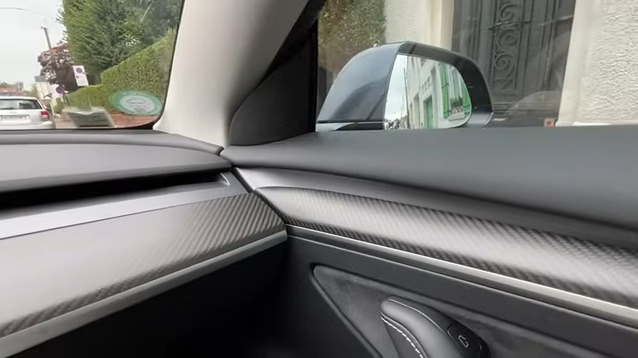 Tesla Model 3/Y Carbon Fiber Front Door Trim Covers – Premium Real Dry Carbon Fiber Interior Upgrade Kit