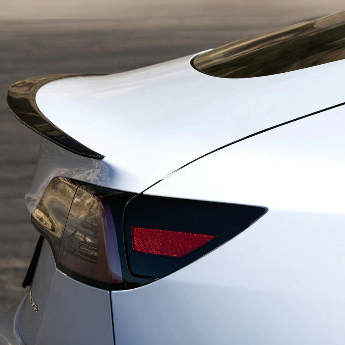High-Performance Carbon Fiber Spoiler for Tesla Model 3/Y – Aerodynamic Downforce, Enhanced Grip & Battery Efficiency